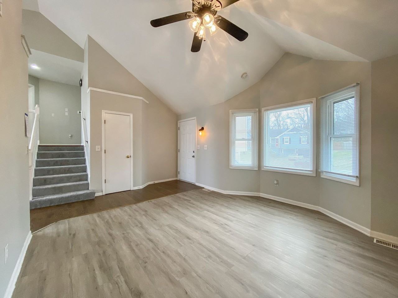 2412 Ne Bridgeport Dr - Photo 7 of 16