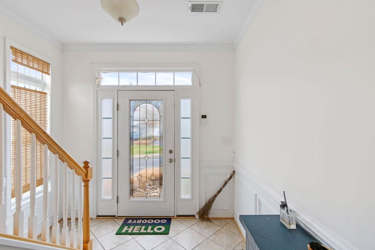 201 Monroe Point Dr - Photo 2 of 34