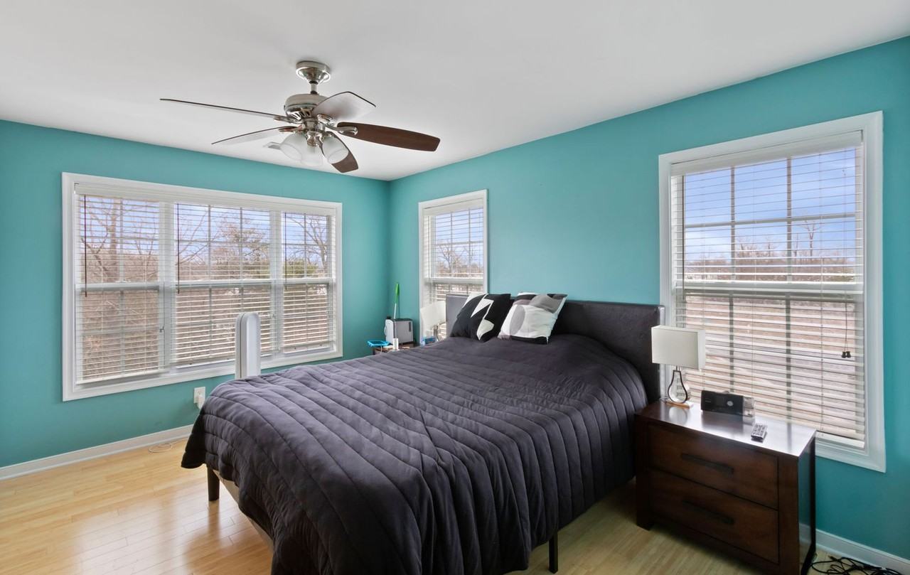 201 Monroe Point Dr - Photo 7 of 34