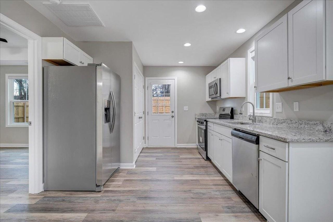 1424 Varnell Ave Ne - Photo 3 of 19