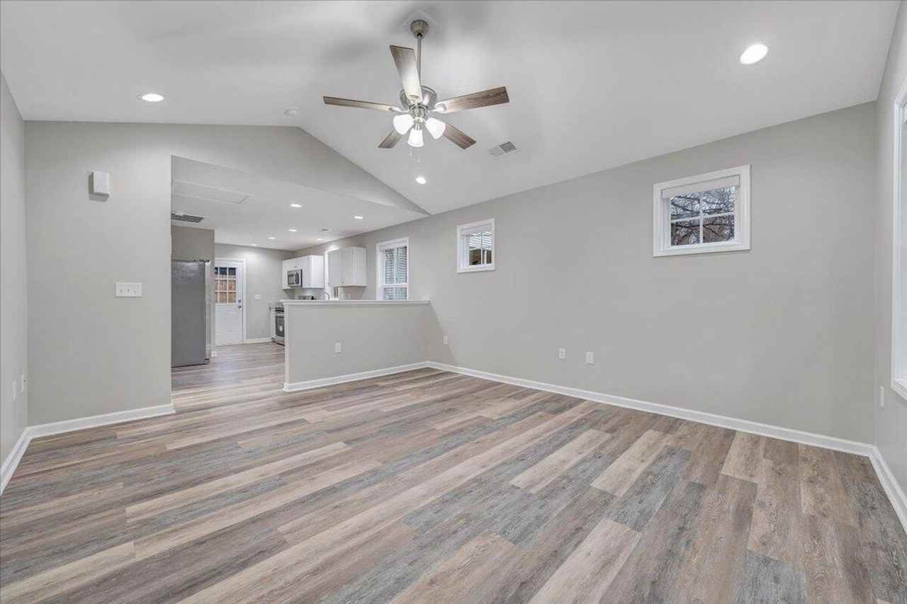 1424 Varnell Ave Ne - Photo 5 of 19