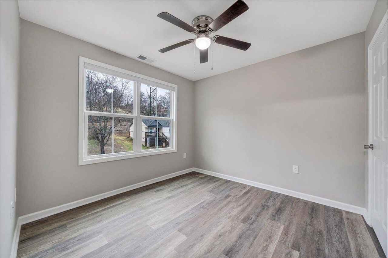 1424 Varnell Ave Ne - Photo 7 of 19