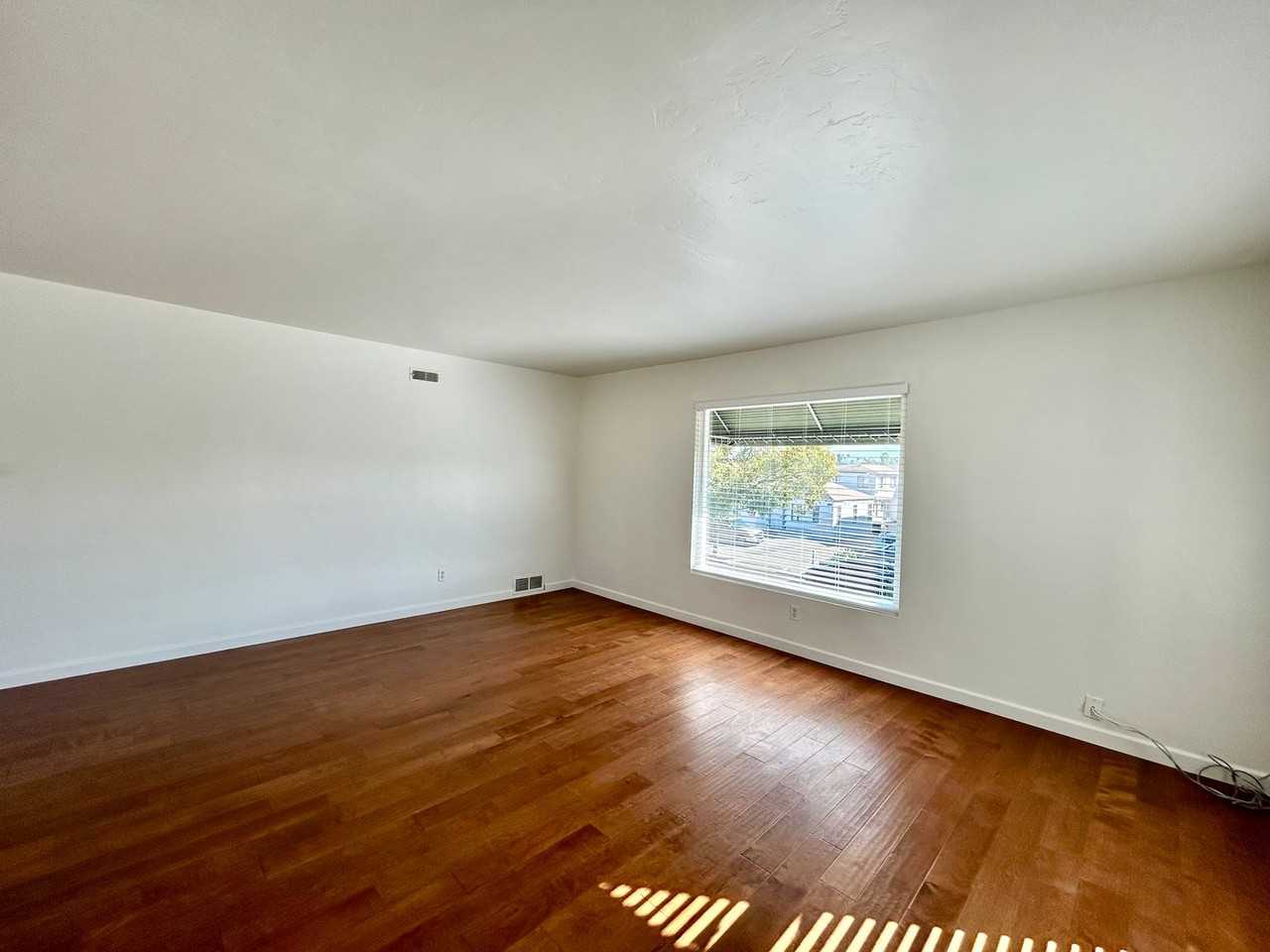 4442 Menlo Ave - Photo 4 of 17