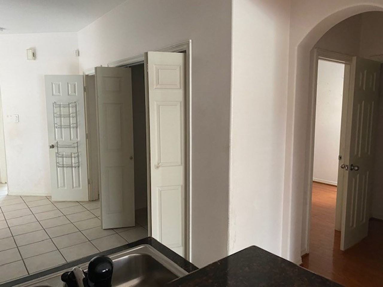 804 Sterling Creek Cir - Photo 3 of 11