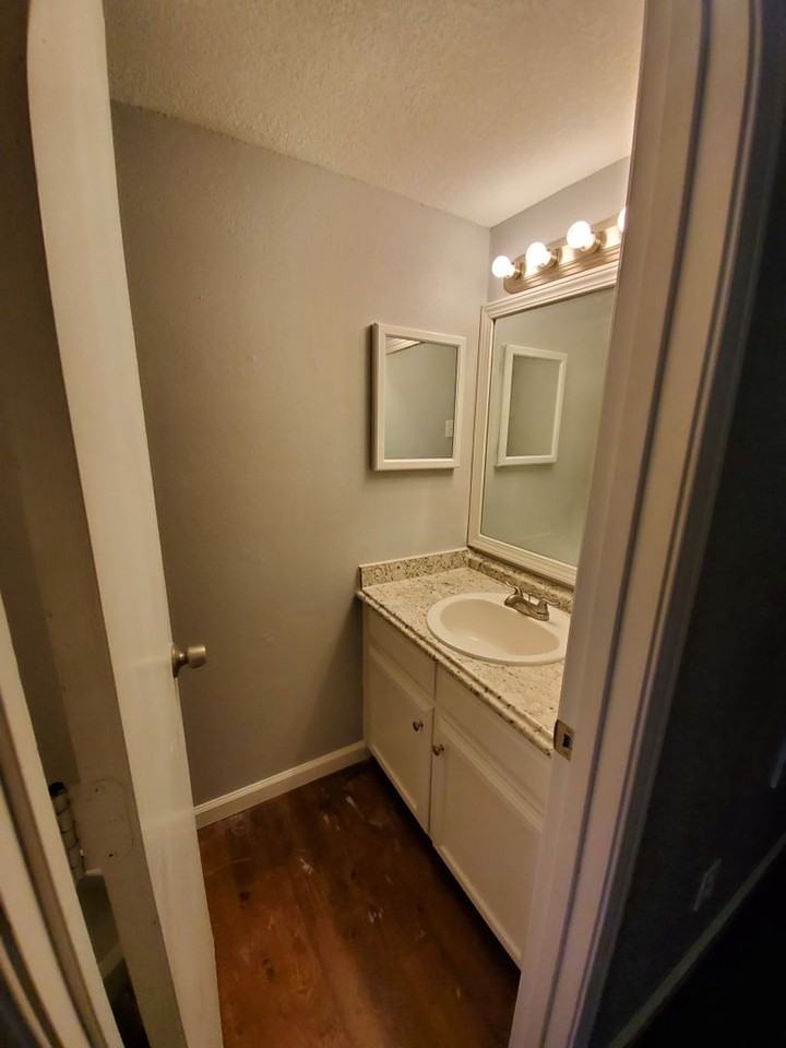 102 Austin Stone Dr - Photo 2 of 12