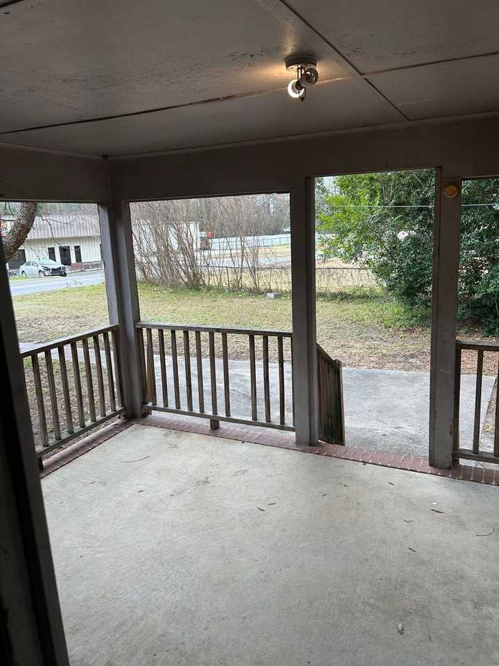 321 Soperton Ave - Photo 4 of 14