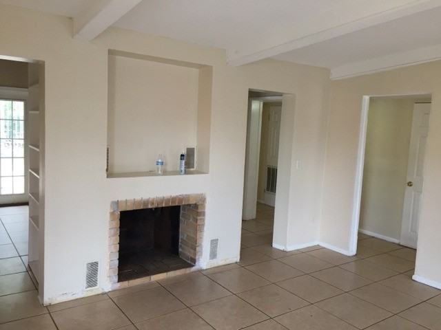 1040 Ne 15th Ave - Photo 2 of 17