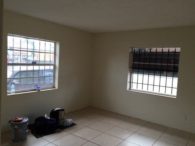 1040 Ne 15th Ave - Photo 5 of 17