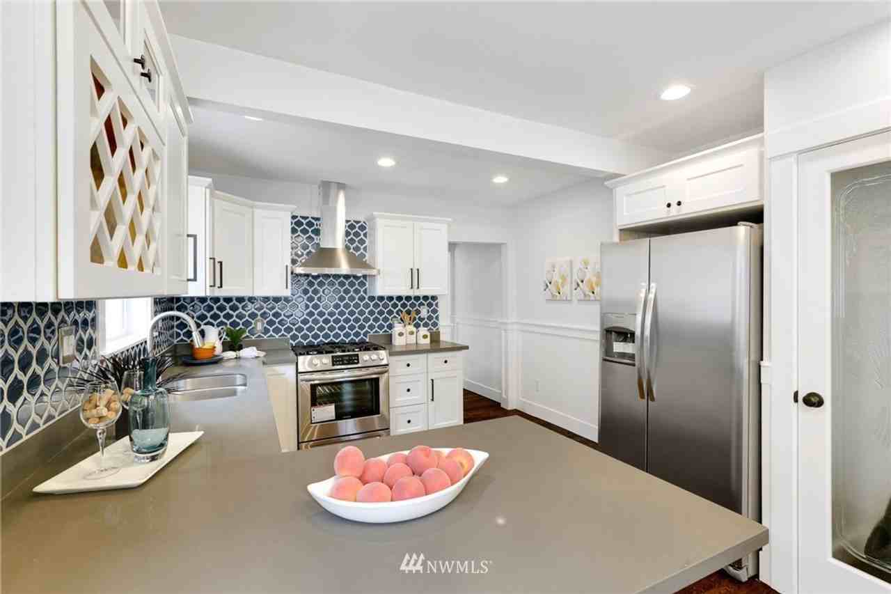 7711 46th Ave S - Photo 5 of 15