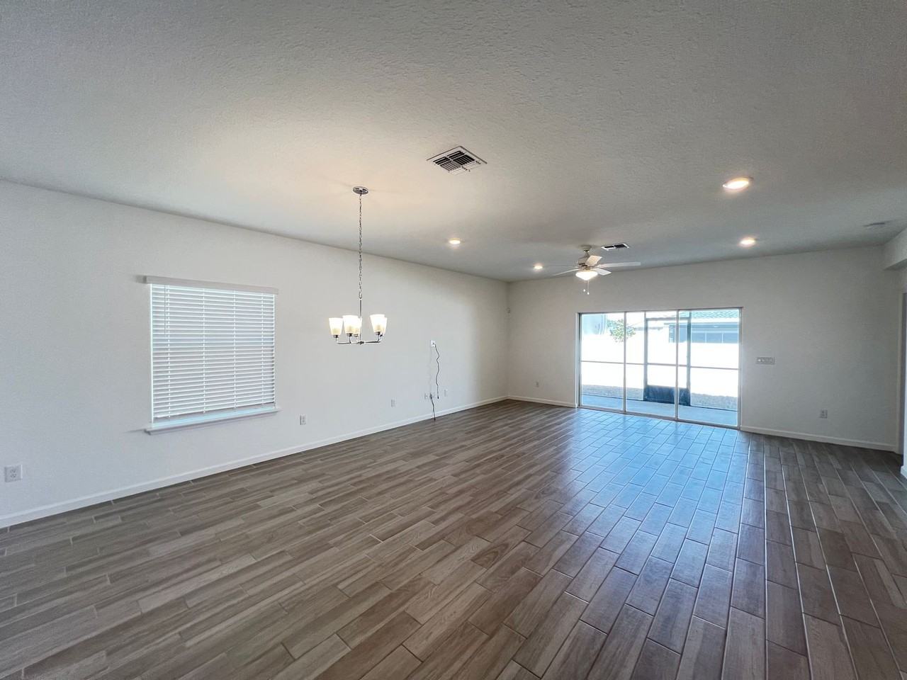 5637 Sw 93rd St - Photo 4 of 32