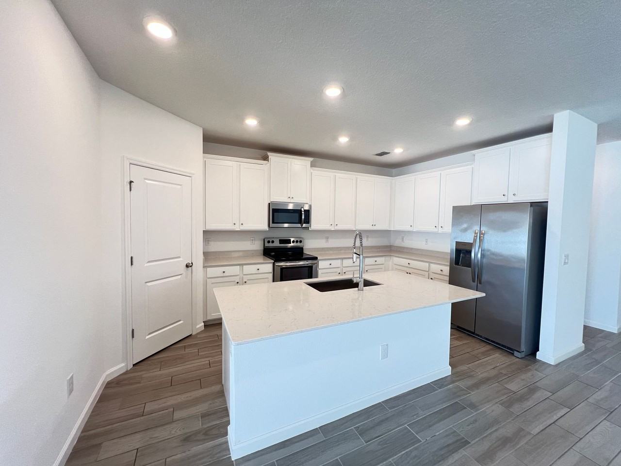 5637 Sw 93rd St - Photo 7 of 32