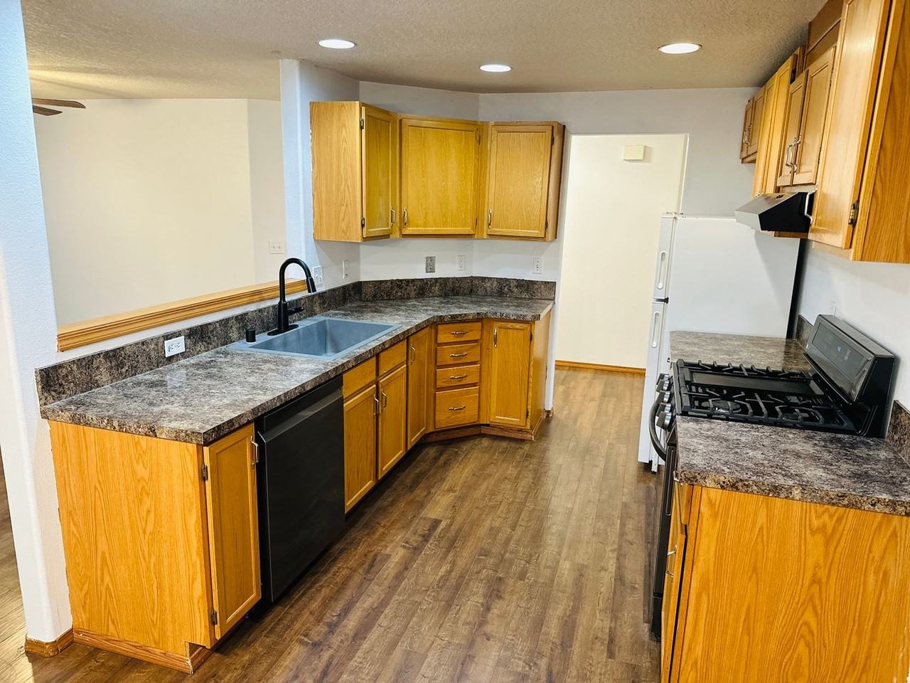 12712 Ne 46th St - Photo 3 of 30