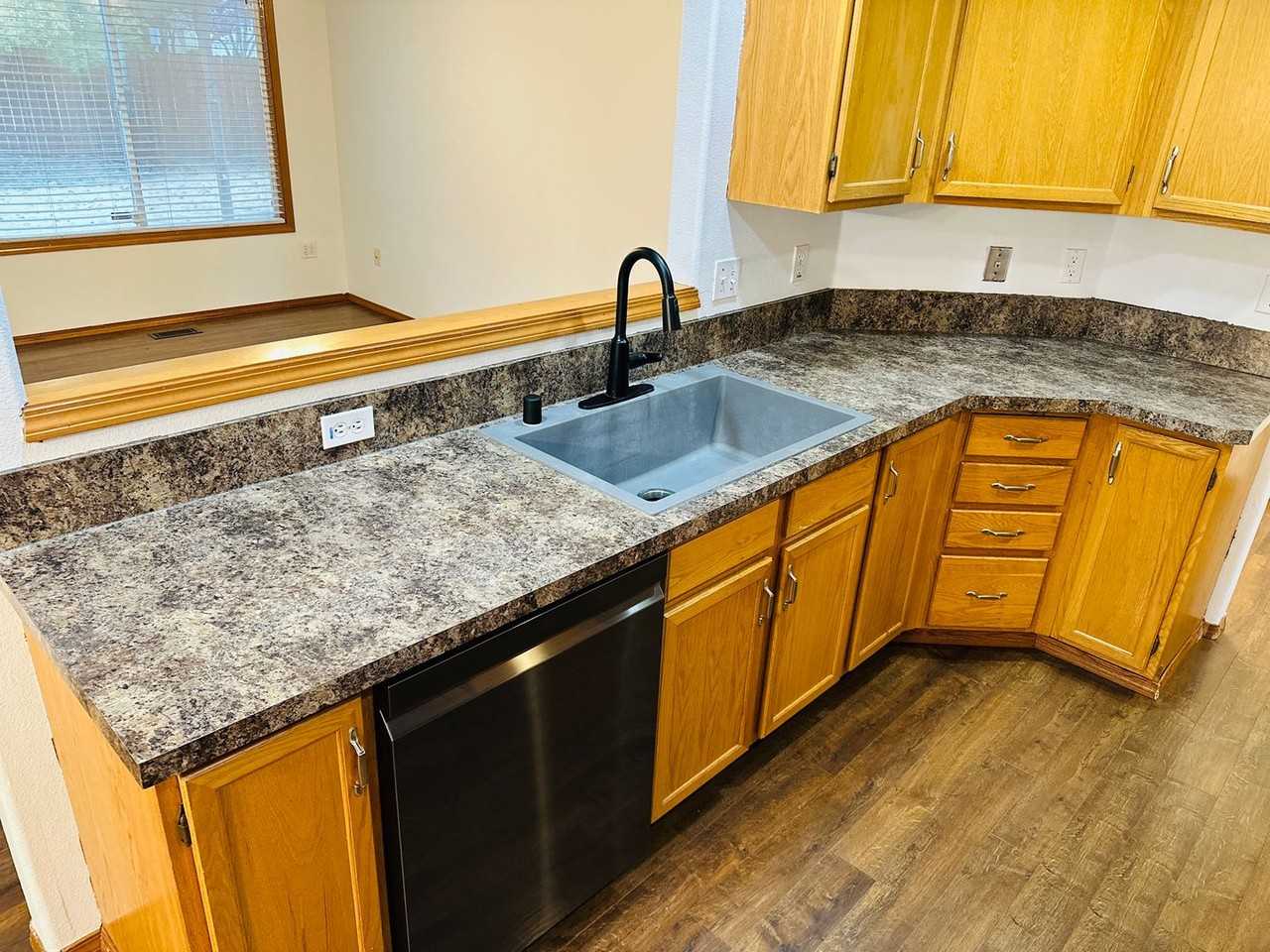 12712 Ne 46th St - Photo 5 of 30