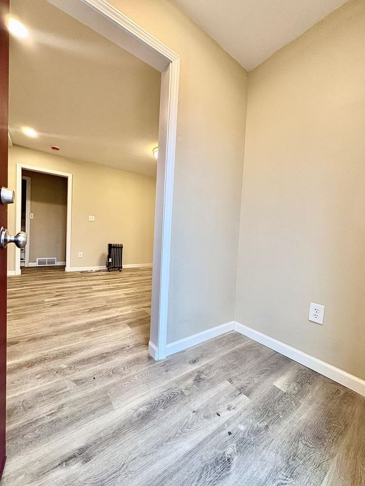 1413 College St - Photo 2 of 21