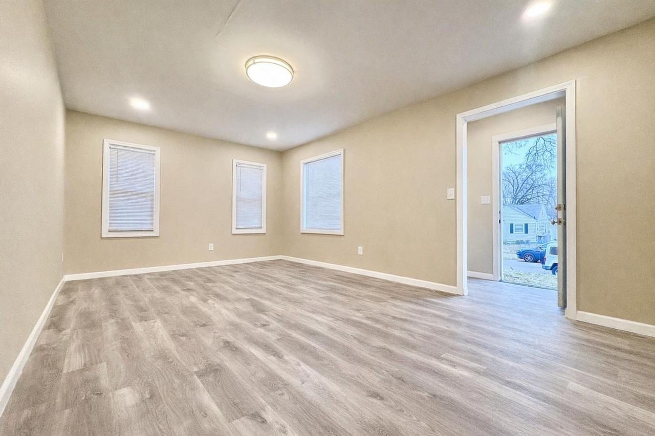 1413 College St - Photo 3 of 21