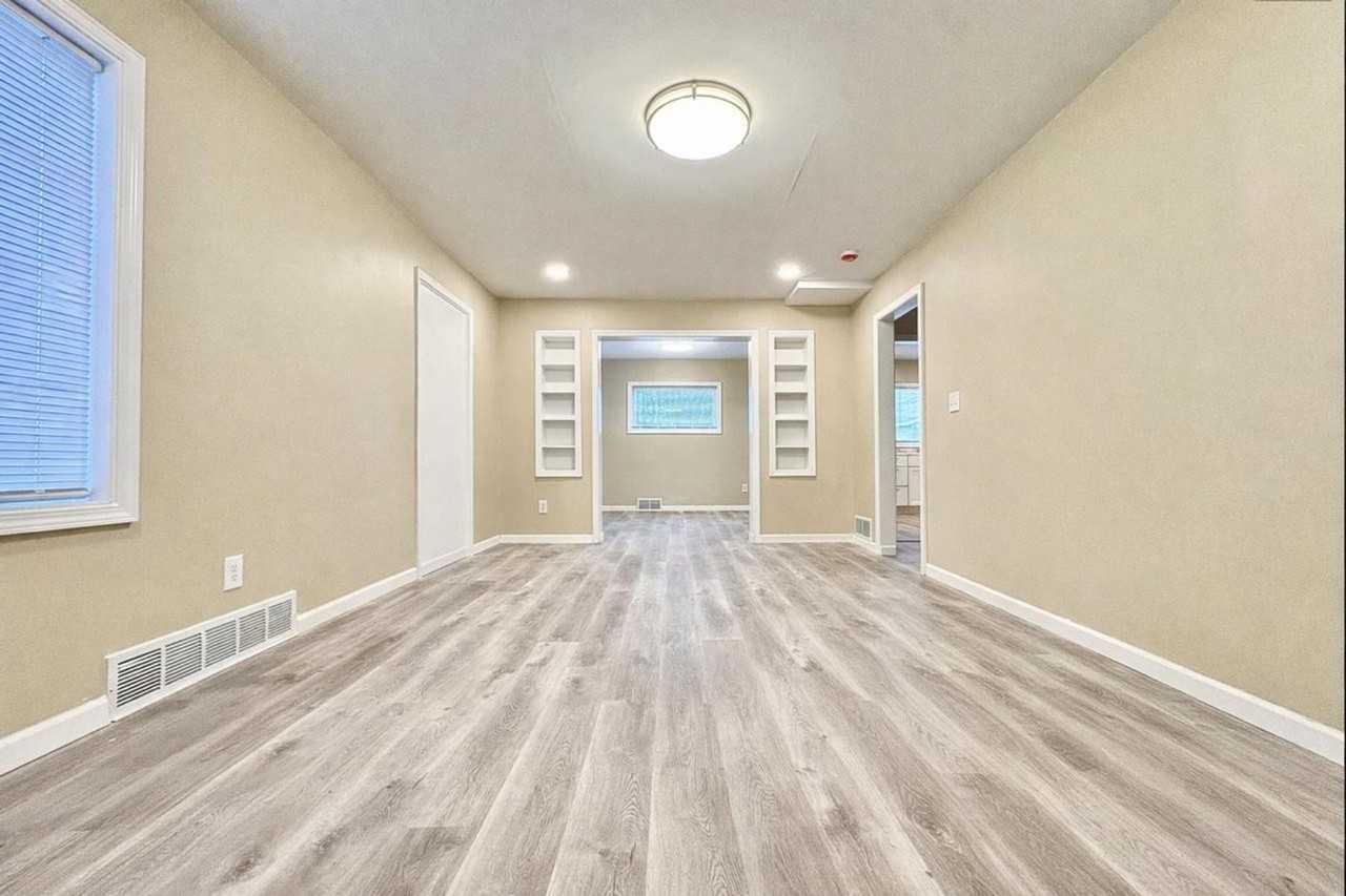 1413 College St - Photo 5 of 21