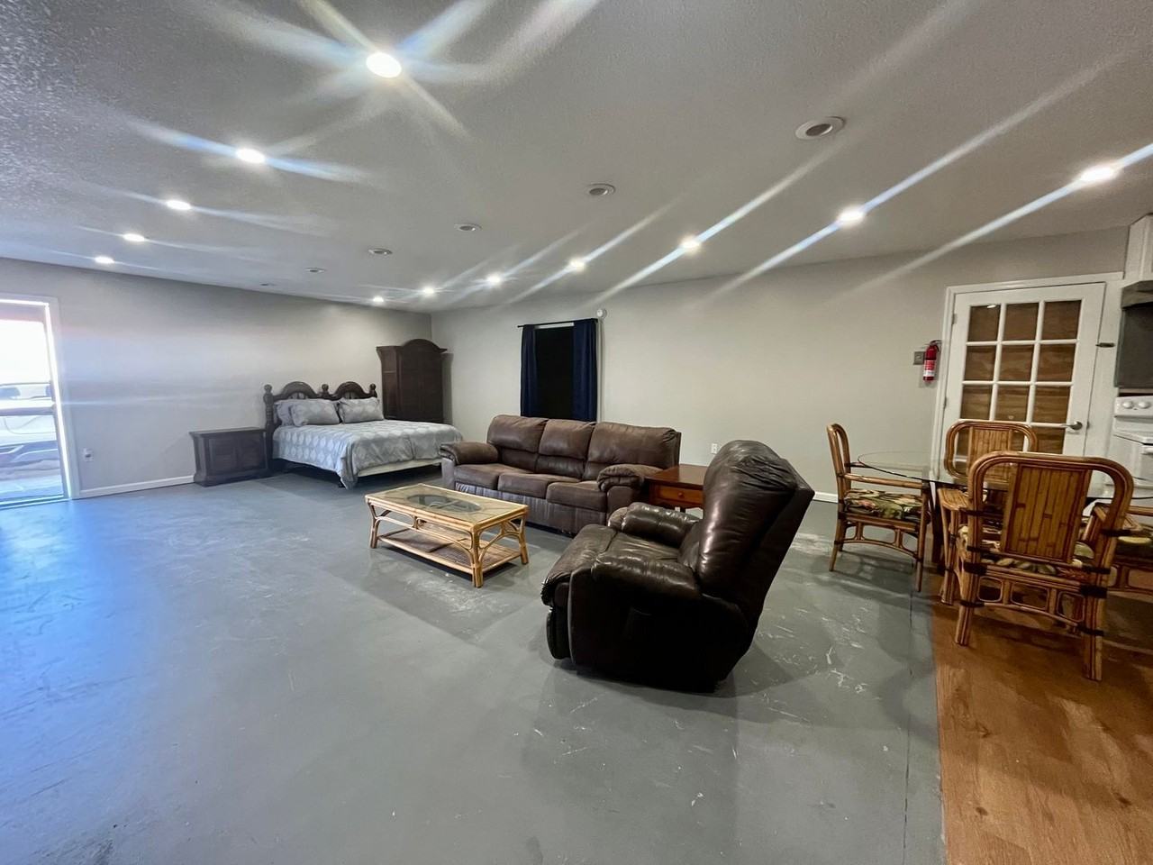 332 Commerce Loop #C - Photo 4 of 10