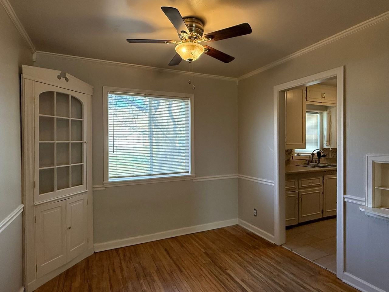 743 S Fountain St - Photo 3 of 11