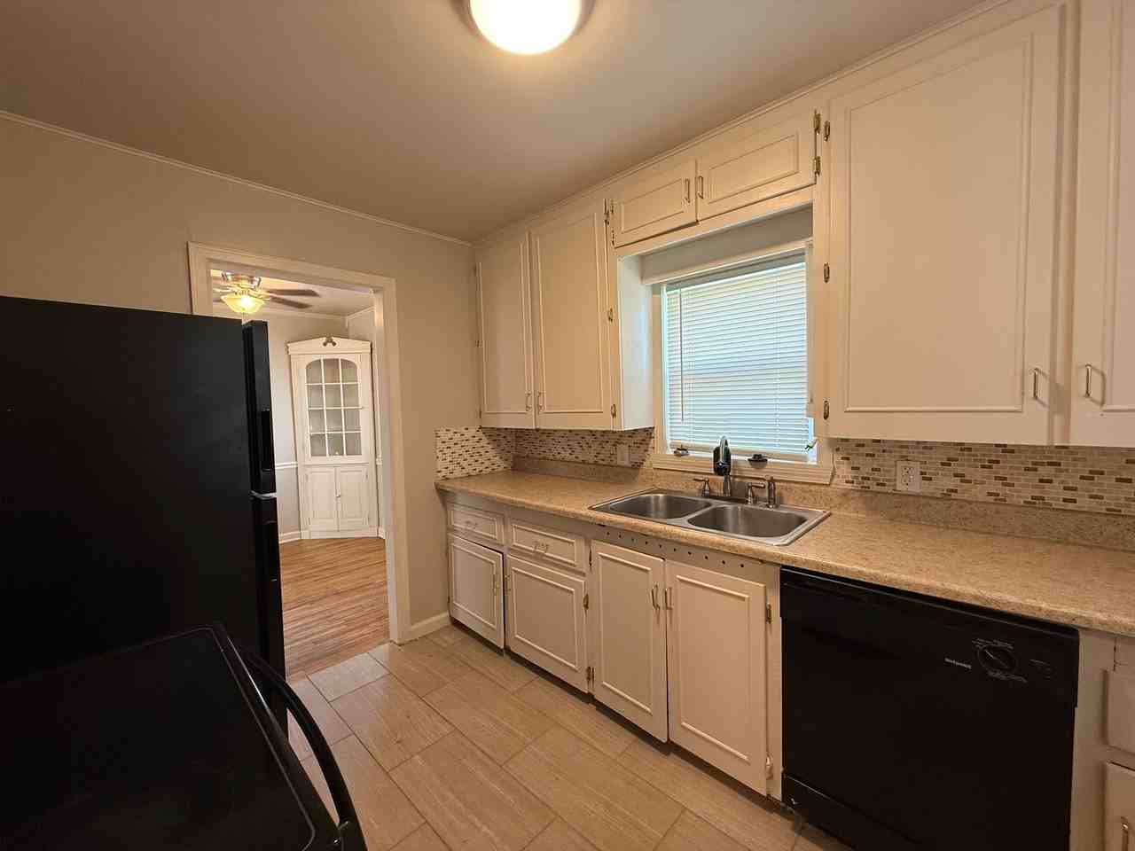 743 S Fountain St - Photo 4 of 11