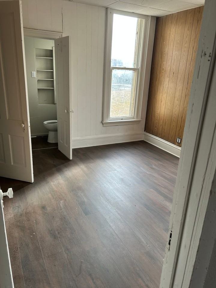 230 E Chestnut St - Photo 6 of 17