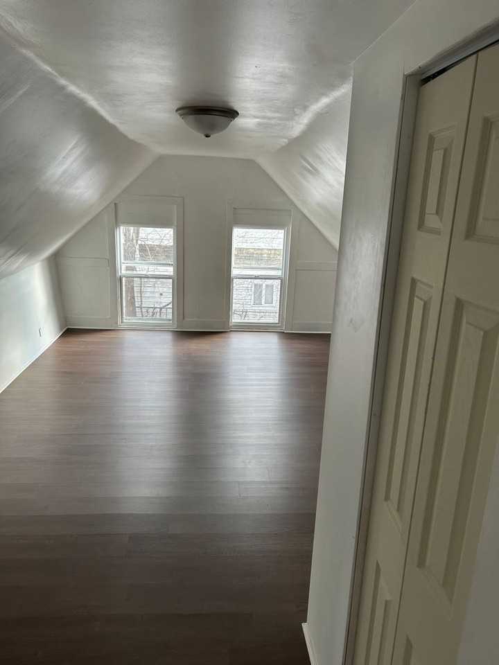 230 E Chestnut St - Photo 7 of 17