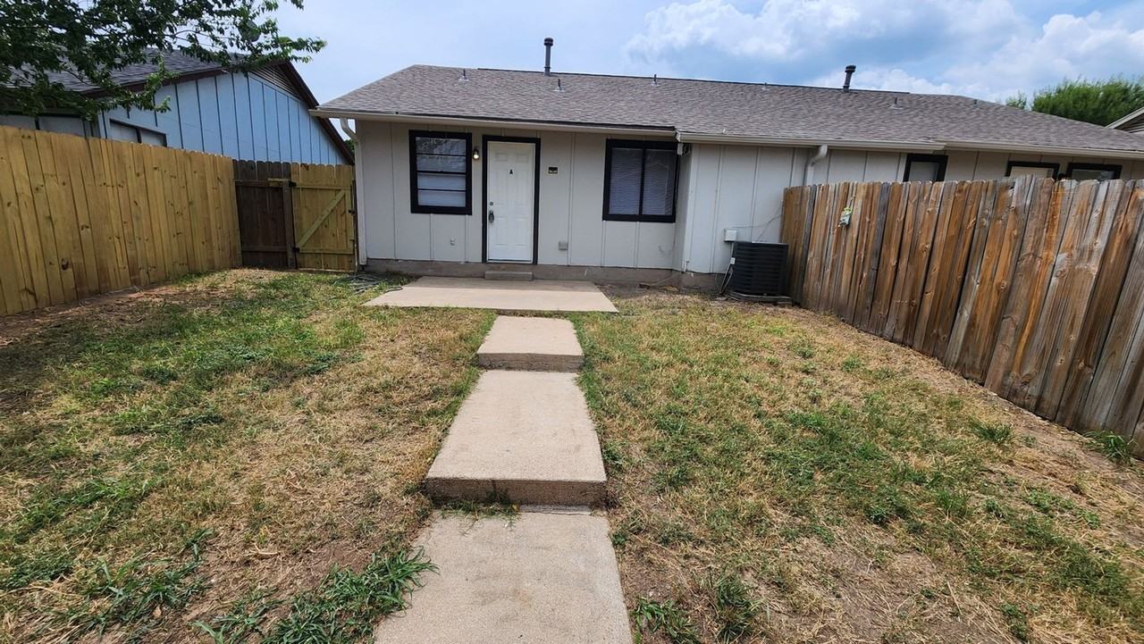 1600 W Braker Ln - Photo 6 of 9