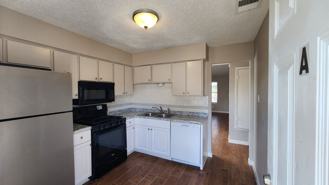 1600 W Braker Ln - Photo 1 of 1