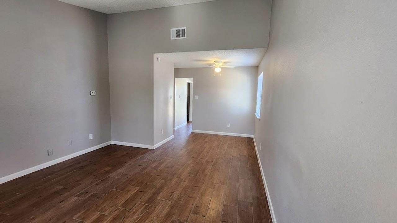 1600 W Braker Ln - Photo 2 of 9