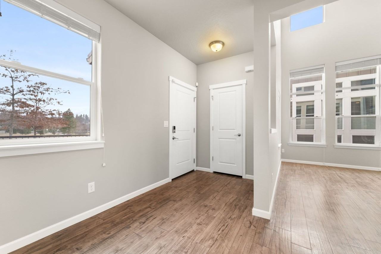 2122 W Summit Pkwy - Photo 4 of 29