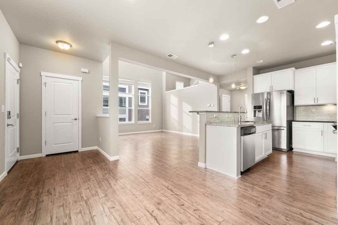 2122 W Summit Pkwy - Photo 5 of 29