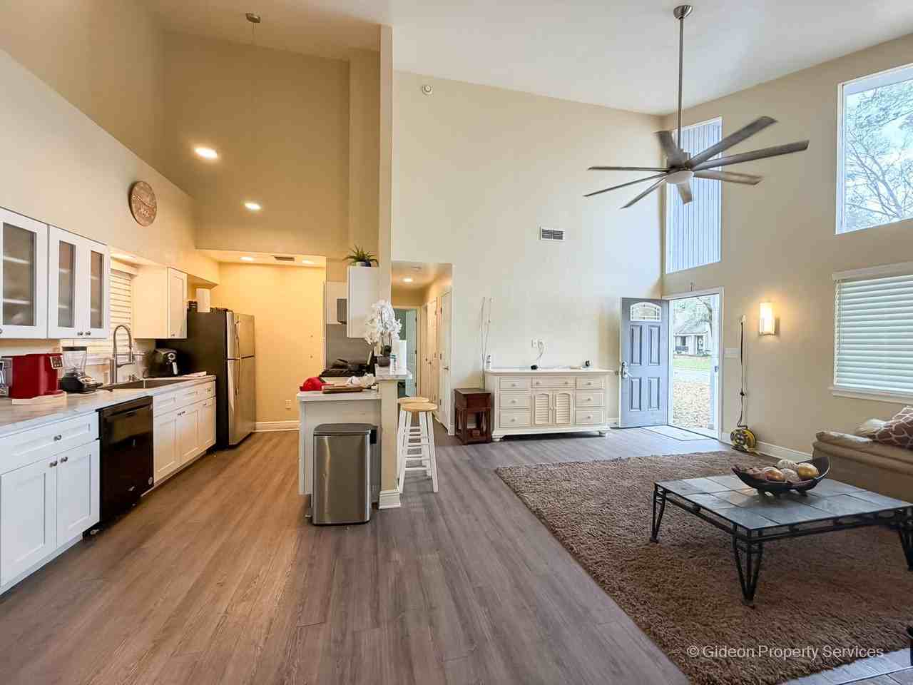 2929 Nw 43rd Ave - Photo 3 of 11