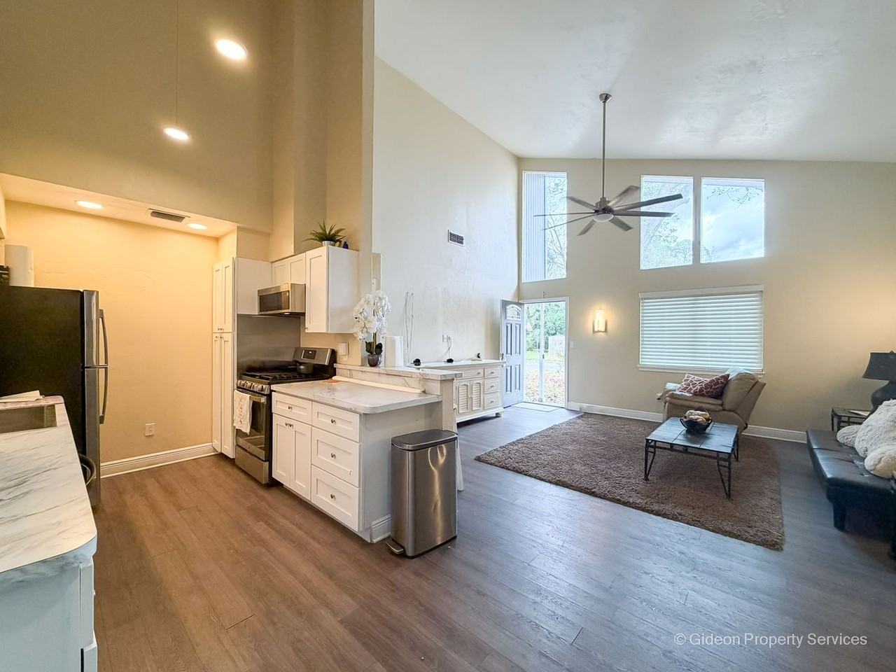 2929 Nw 43rd Ave - Photo 4 of 11