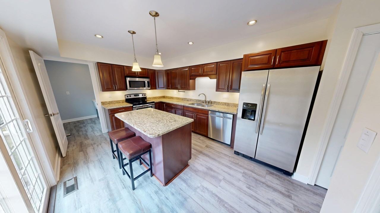 1095 Burnside Rd #1 - Photo 3 of 13