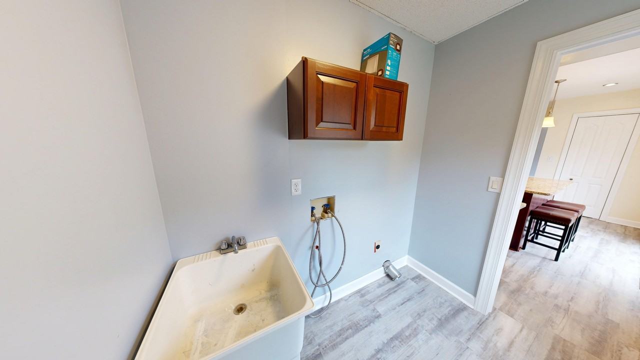 1095 Burnside Rd #1 - Photo 4 of 13