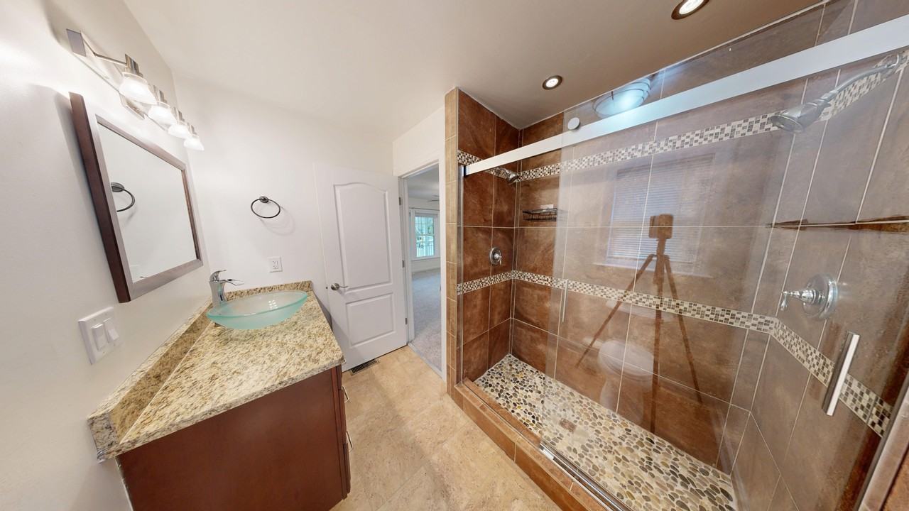 1095 Burnside Rd #1 - Photo 6 of 13