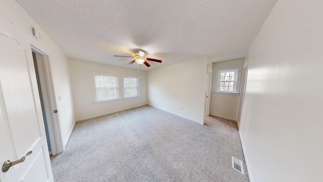 1095 Burnside Rd #1 - Photo 7 of 13