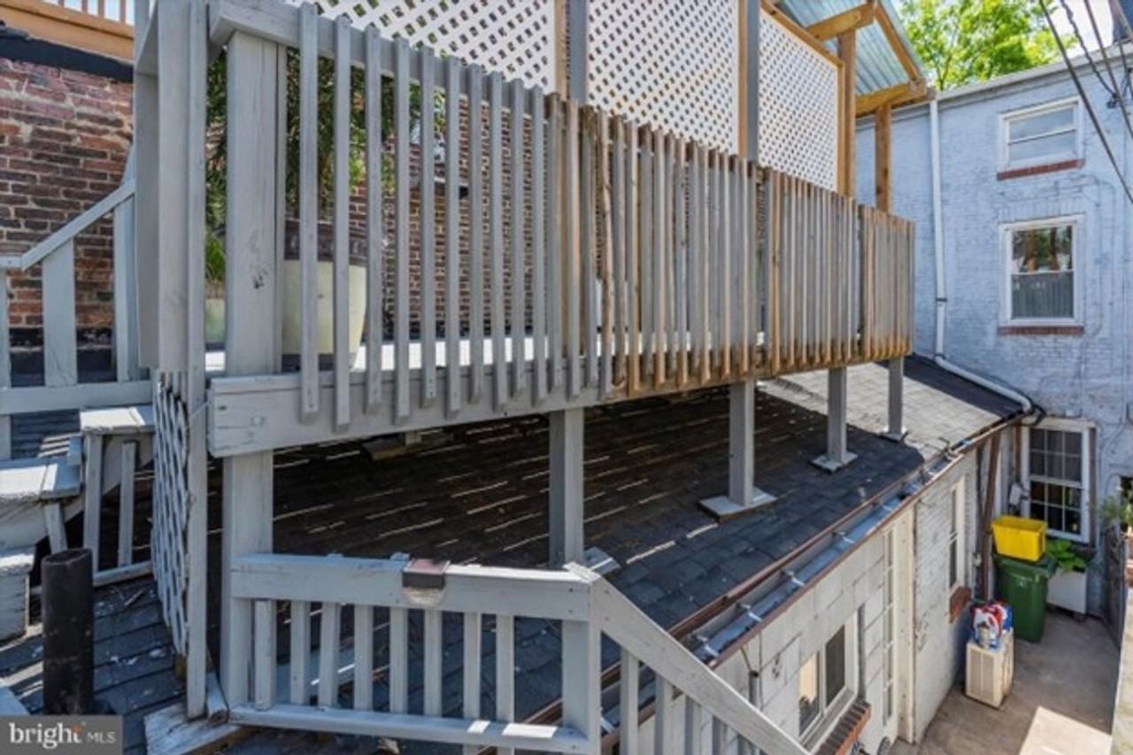 2010 Fleet St - Photo 3 of 37