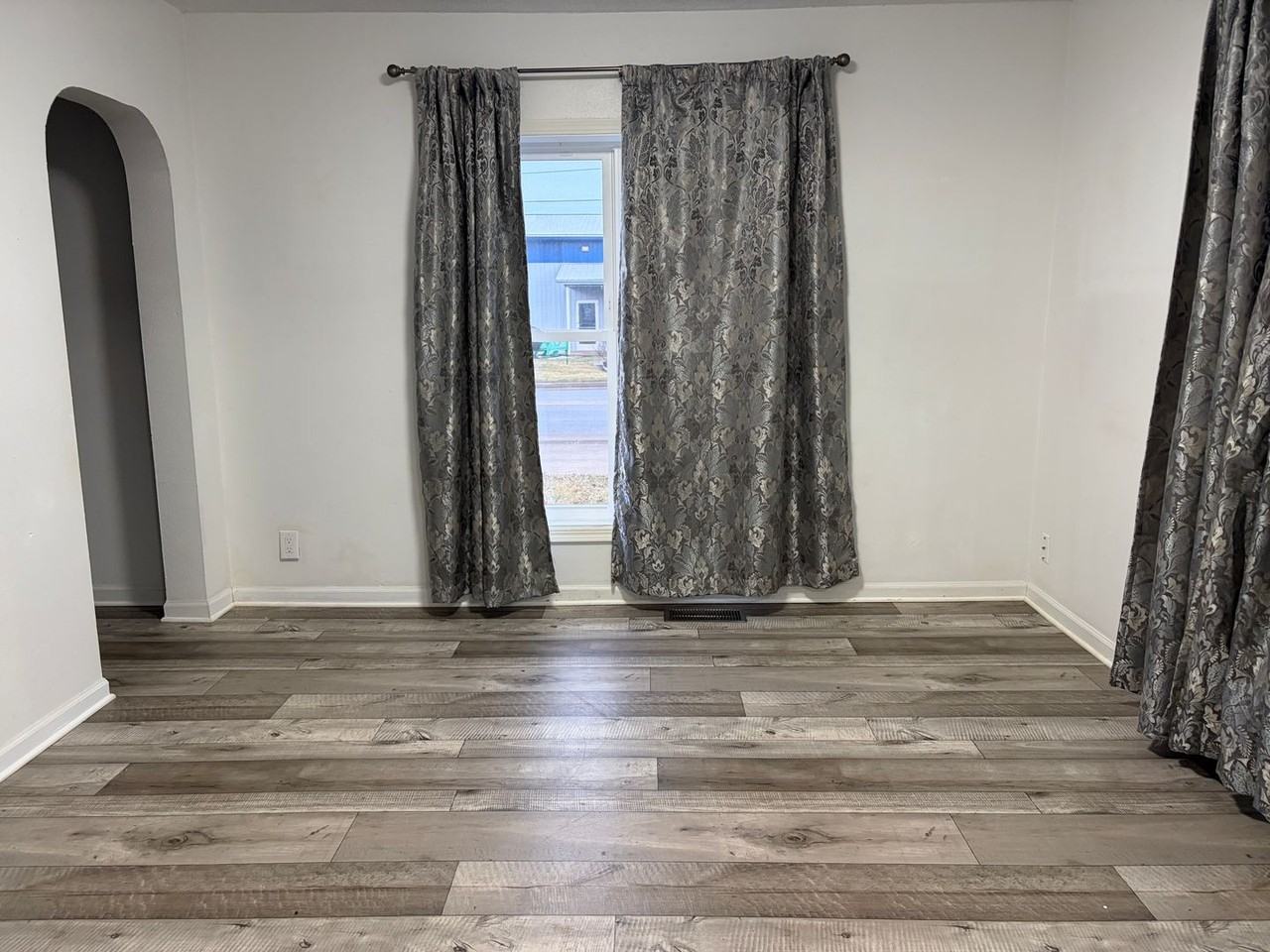 809 N Cavin St - Photo 3 of 13