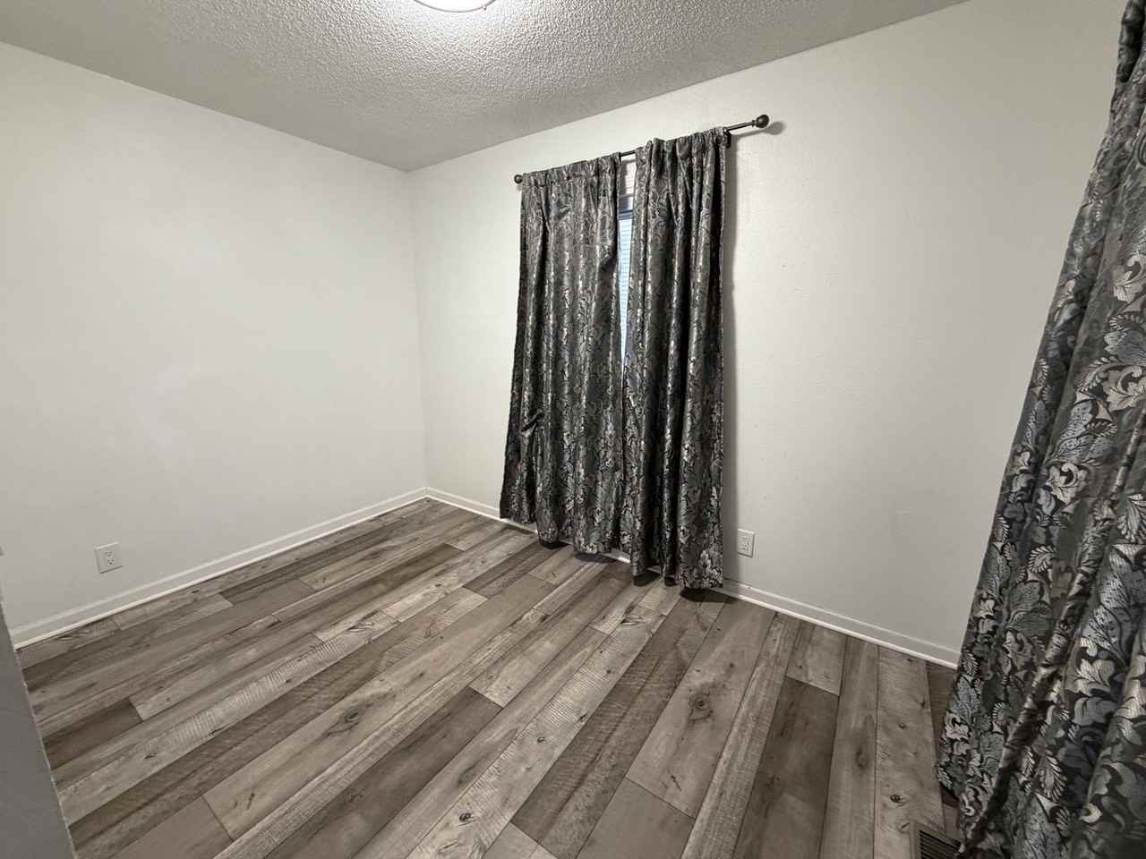 809 N Cavin St - Photo 7 of 13