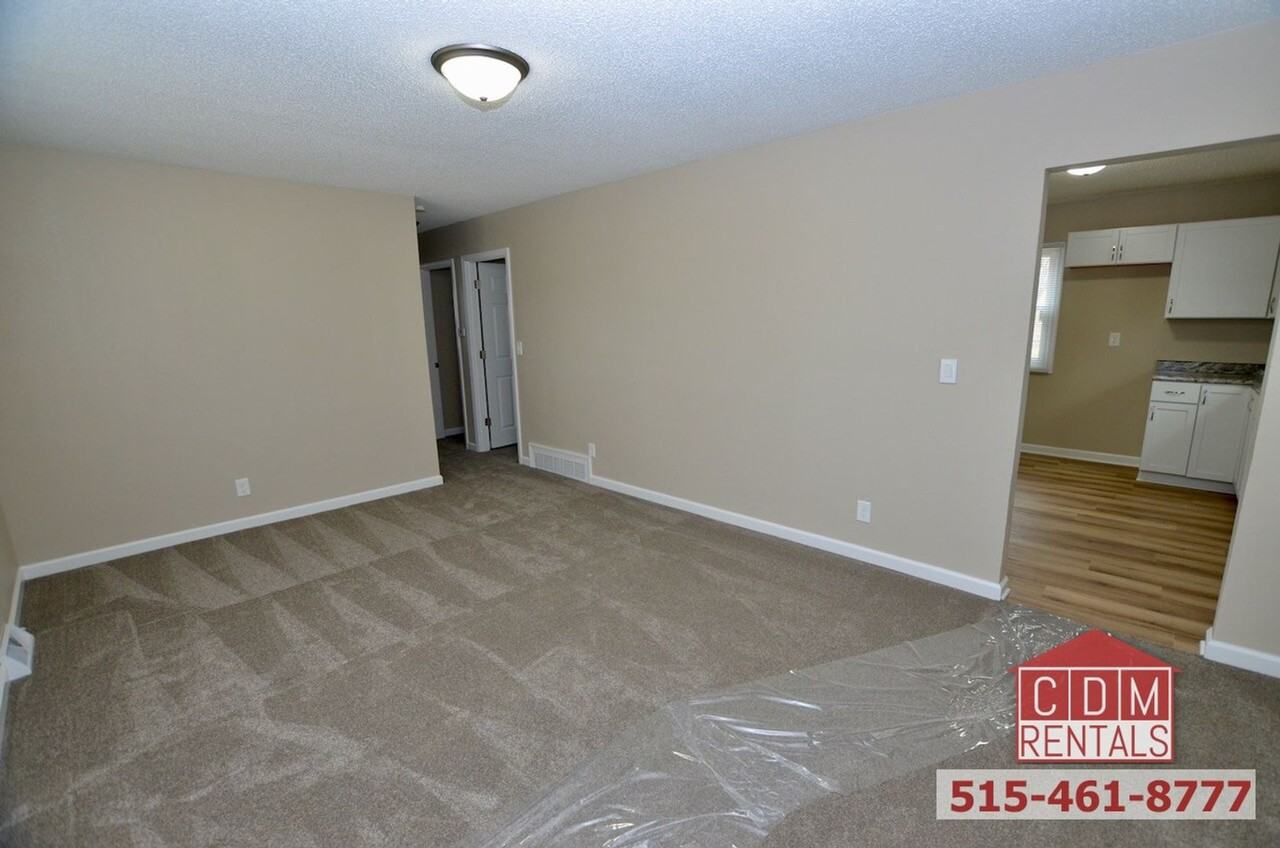 2410 E 38th Ct - Photo 4 of 16