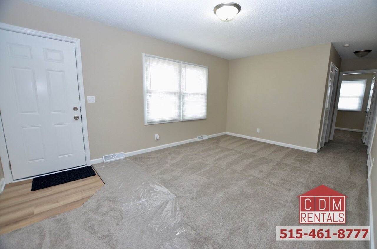 2410 E 38th Ct - Photo 5 of 16