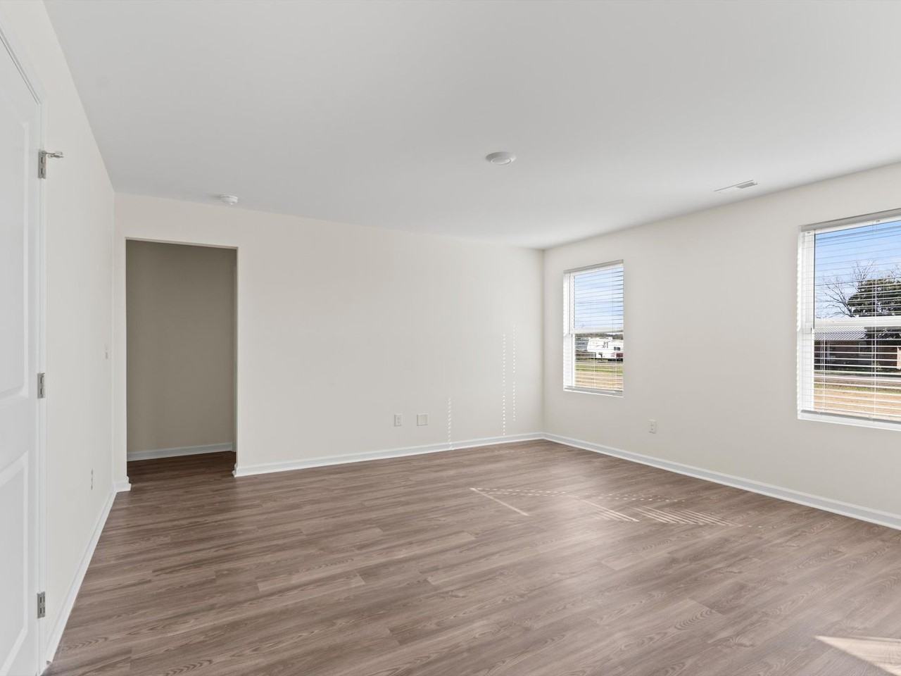 112 Vulcan St - Photo 5 of 31