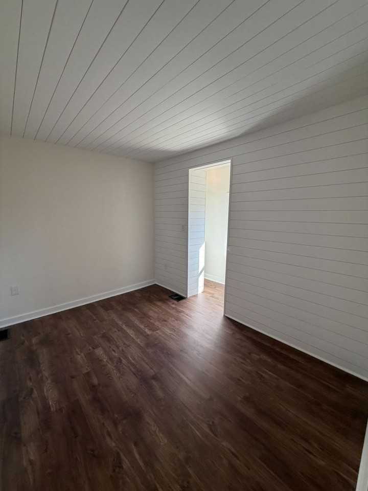 236 Lakeview Dr - Photo 3 of 24