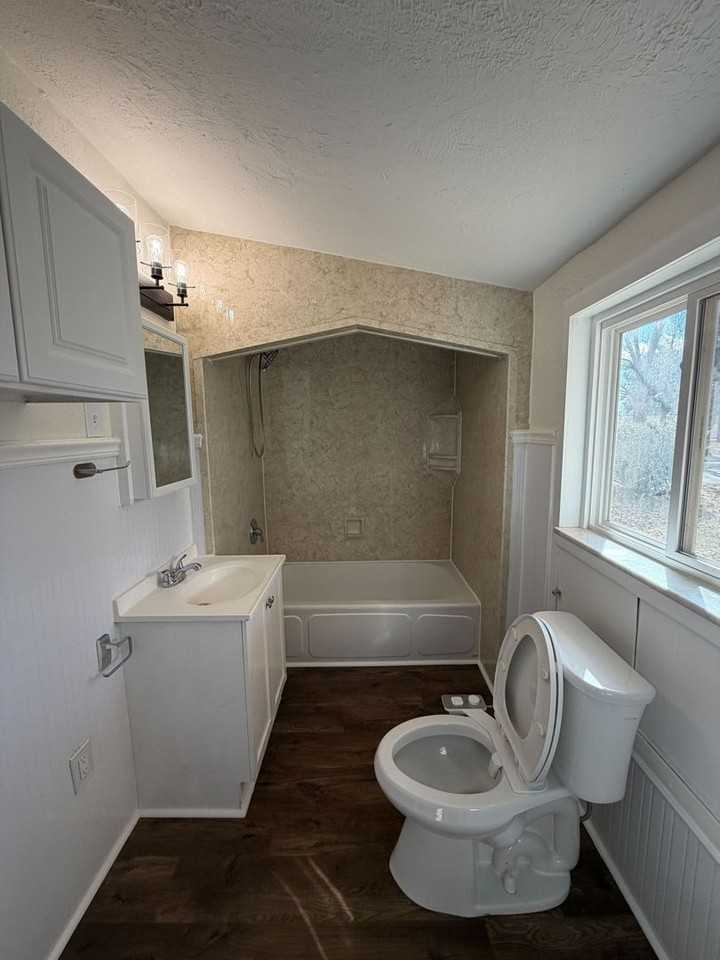 236 Lakeview Dr - Photo 7 of 24