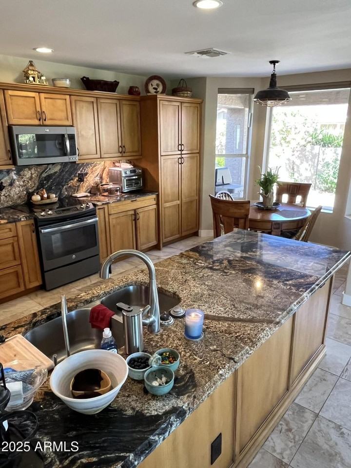 25825 S Sherbrook Dr - Photo 6 of 28