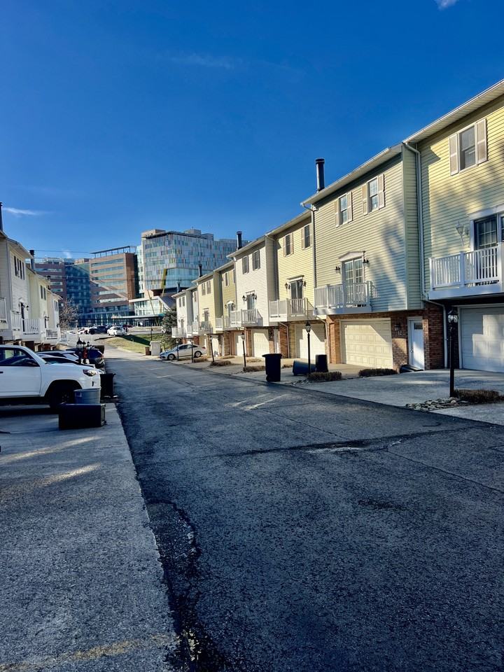 9 Willow Ln #1 - Photo 2 of 32