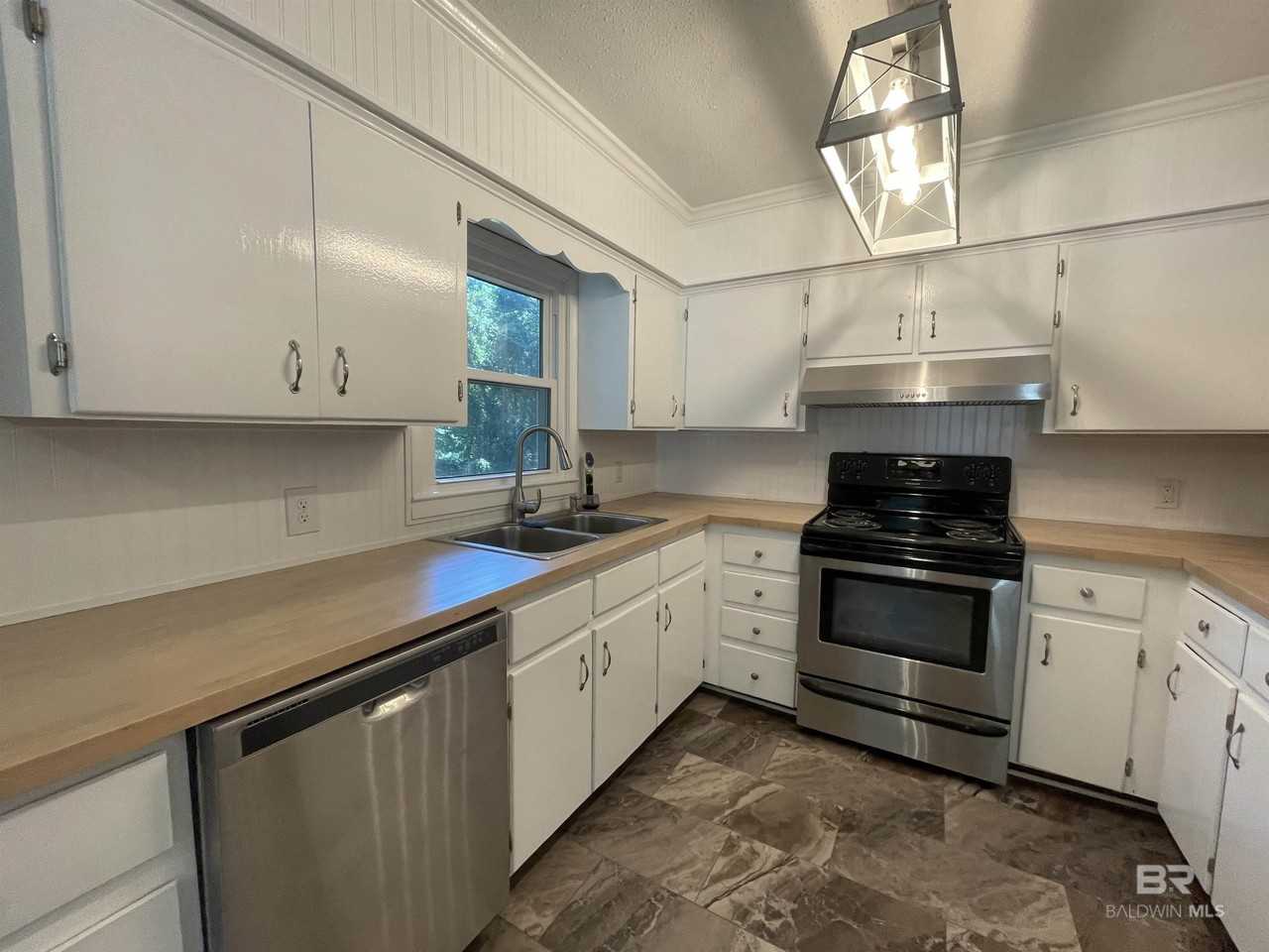 406 Miller Ave - Photo 3 of 10