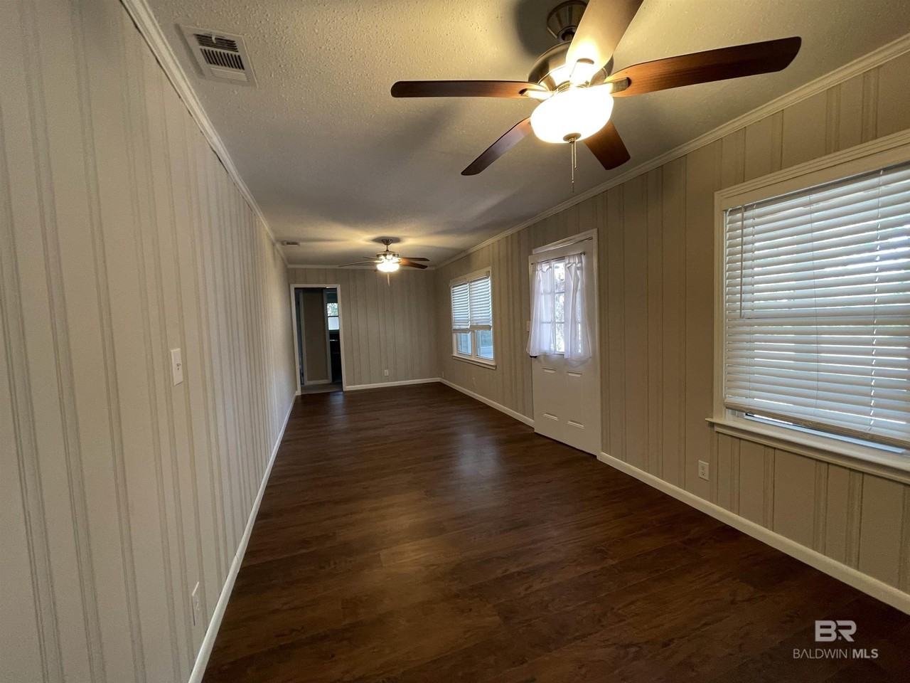 406 Miller Ave - Photo 5 of 10