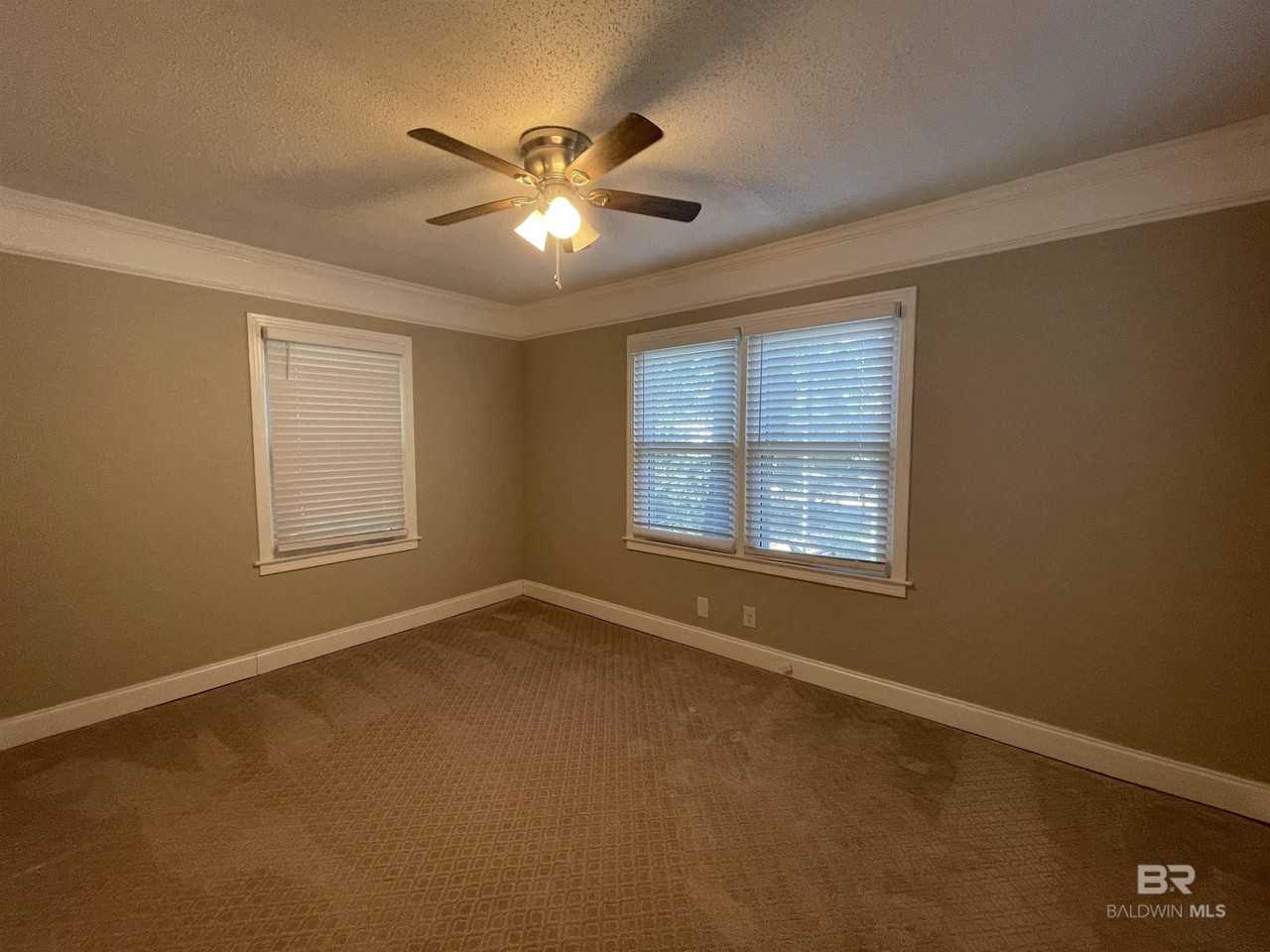 406 Miller Ave - Photo 6 of 10