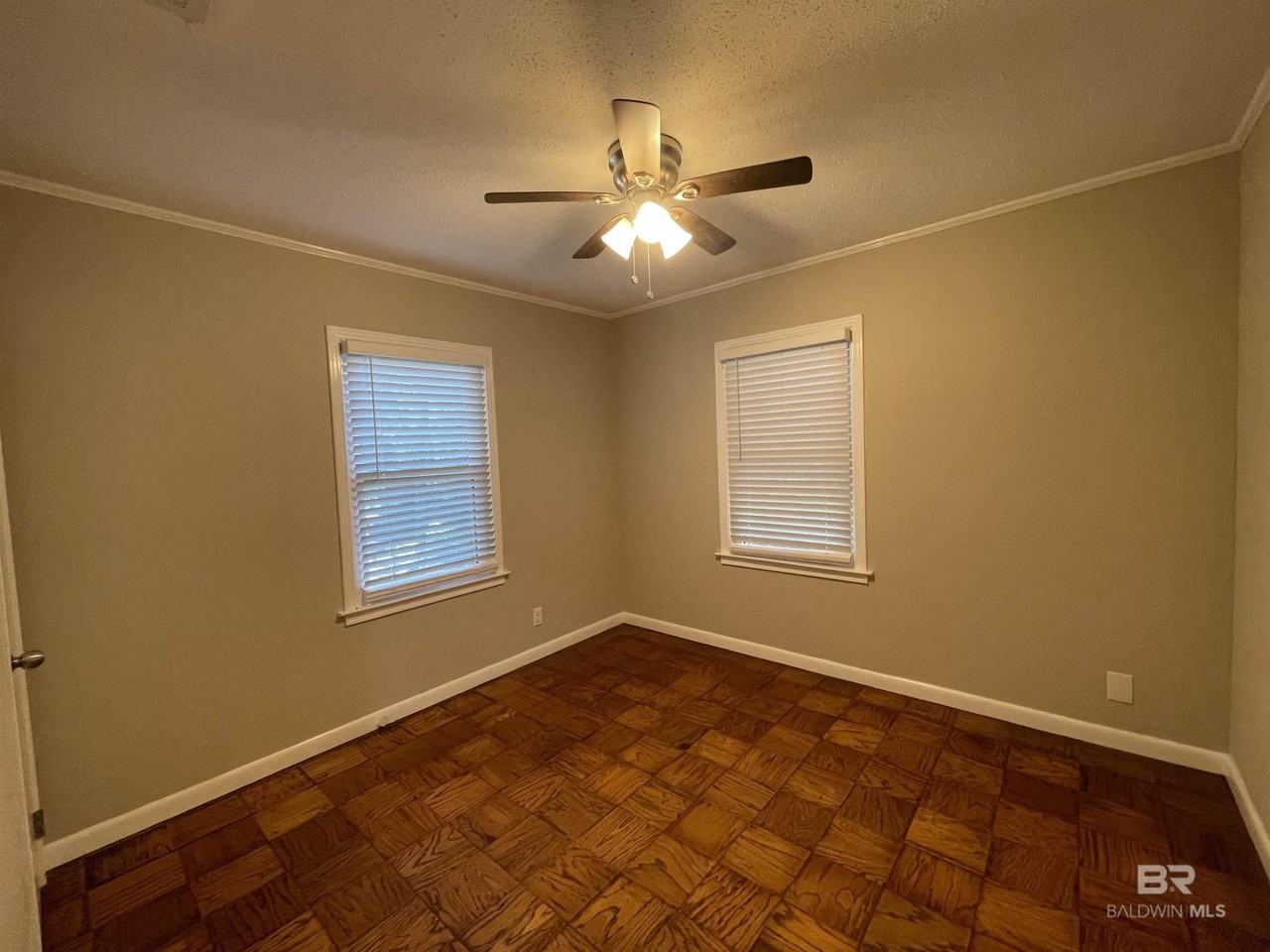 406 Miller Ave - Photo 7 of 10